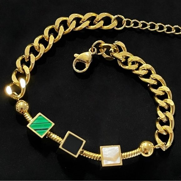 🎉🌺✨NWOT Gorgeous 18K Gold Plated Bracelet with cubes - Picture 2 of 4